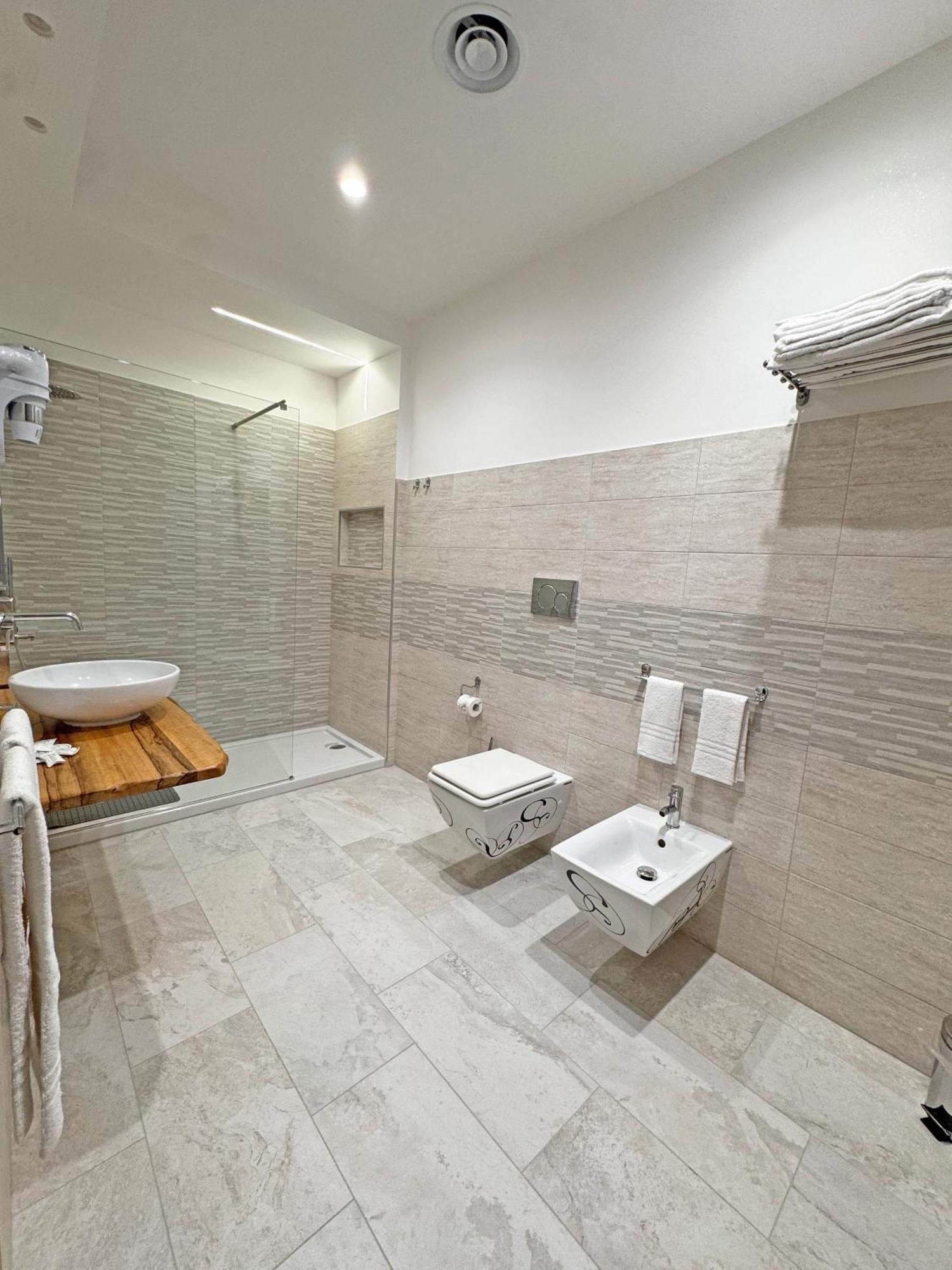 Red Rose Exclusive Rooms Сан-Чезарео Экстерьер фото