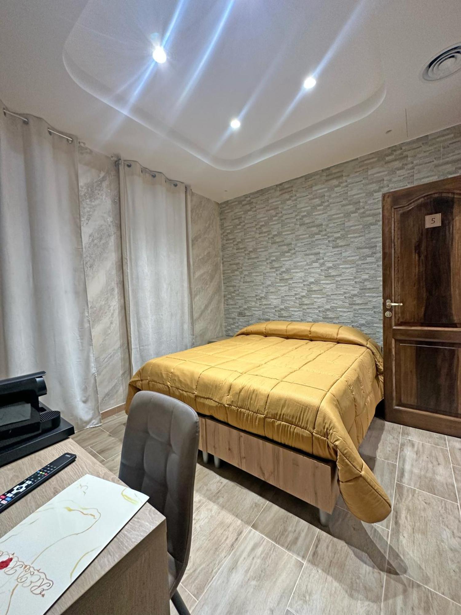 Red Rose Exclusive Rooms Сан-Чезарео Экстерьер фото