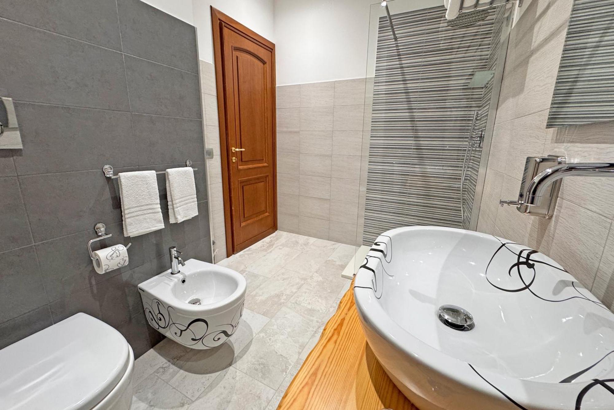 Red Rose Exclusive Rooms Сан-Чезарео Экстерьер фото